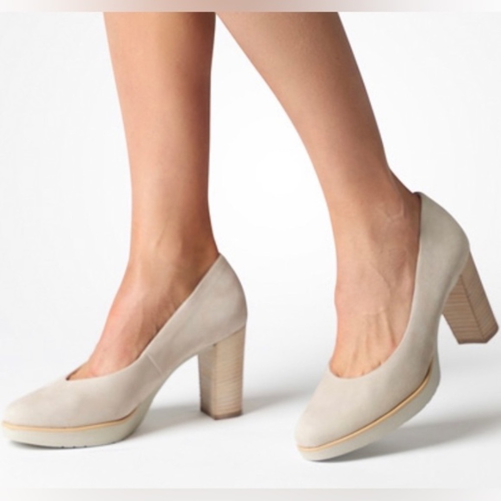 Paul Green Kathy Platform Pumps Womens US size 8  UK 5.5 Champagne Suede UNWORN